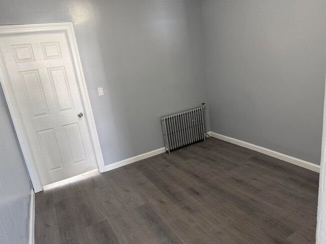 Building Photo - 419 4th St