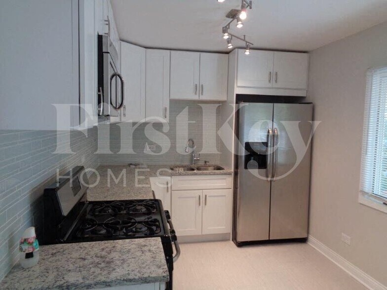 Building Photo - 451 E Mulberry Ct