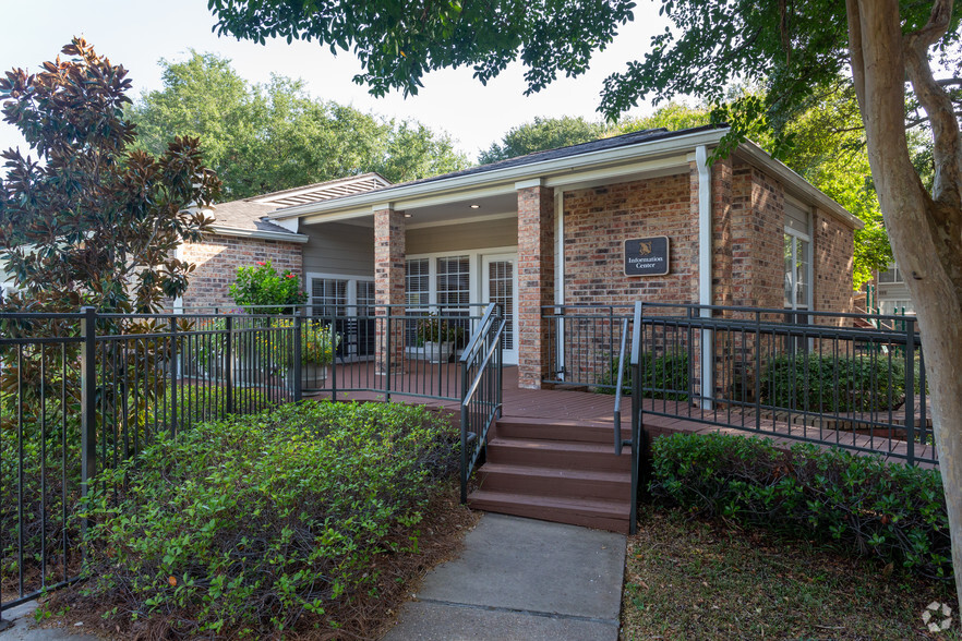 Leasing Office - Chaparral Apartments