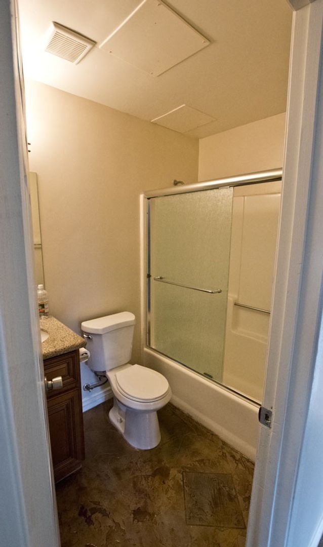 Building Photo - Beautiful 4BR/3 Full BA single family home with large yard