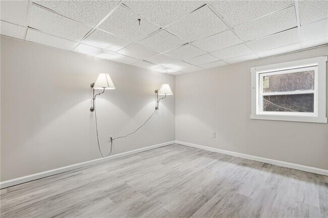 Building Photo - 212 Chandler St