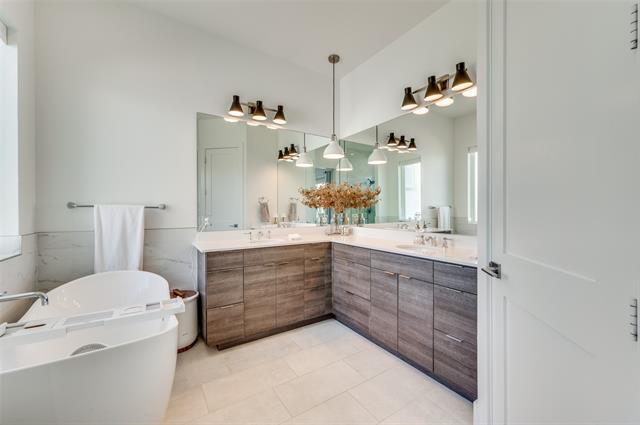 Building Photo - 2235 Lovedale Ave