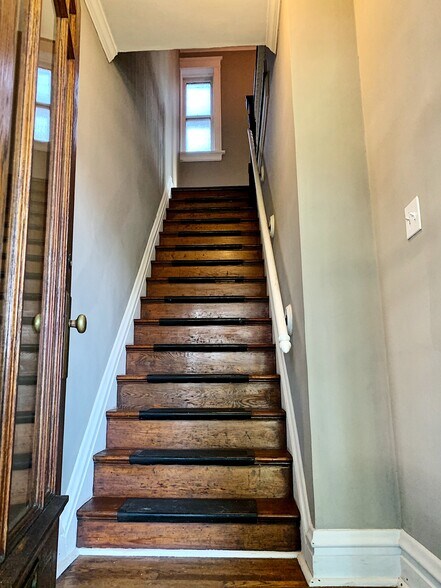 Front entrance - 5201 Murdoch Ave