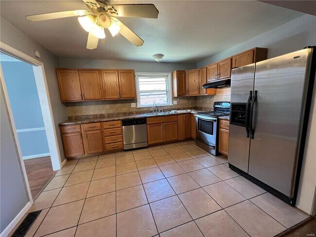 Building Photo - 1565 Zurich Dr