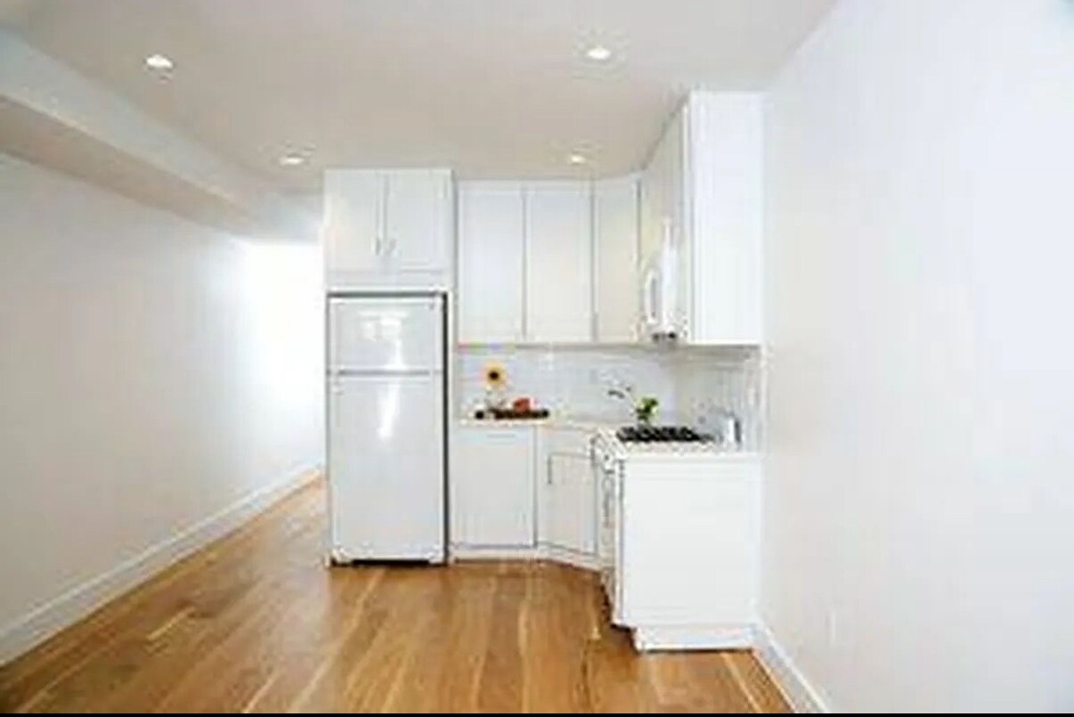 Kitchen - 1160 Union St