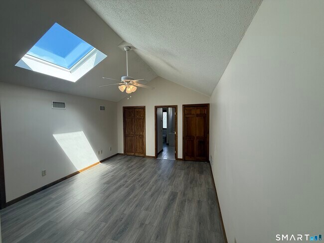 Building Photo - 504 Sandstone Dr