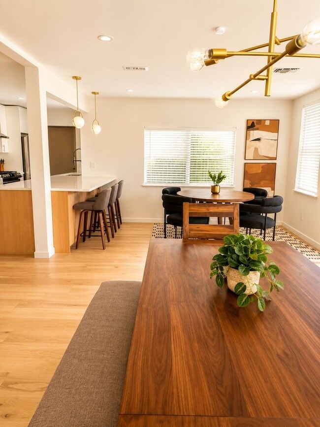 Building Photo - *** Near Domain * Stunning 5 Bedroom 4 Bath House with Garage * Fully Furnished * Designer Decora...
