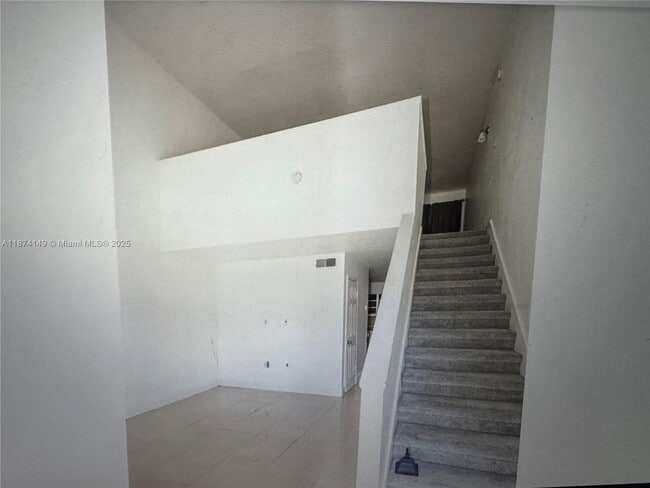 Primary Photo - 3984 Crayrich Cir