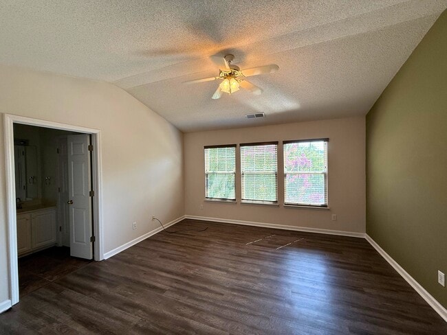 Building Photo - 204 Braelock Dr