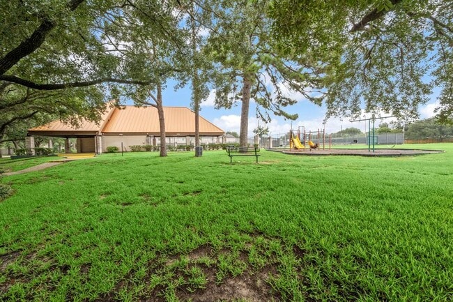 Building Photo - 6652 Montauk Dr