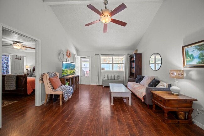 Building Photo - 8606 Twisting Vine Ln