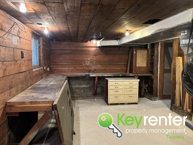 Building Photo - One of a Kind Craftsman House in Tacoma!