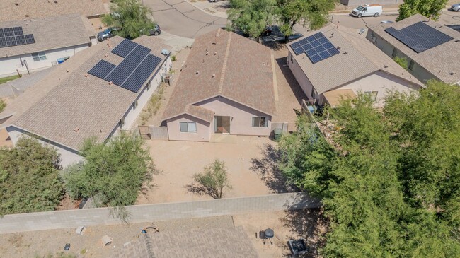 Building Photo - 3 Bedroom 2 Bathroom