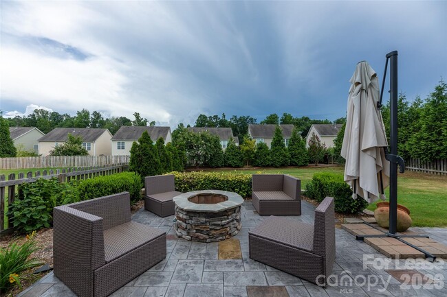 Building Photo - 1310 Middlecrest Dr NW