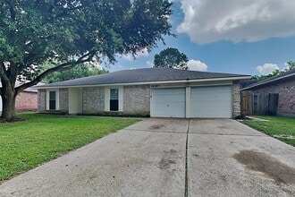 Building Photo - 14227 Bella Dr