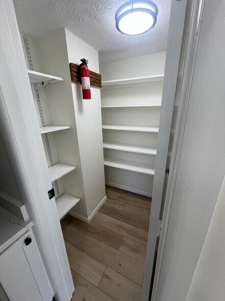 Kitchen Pantry - 4895 Drayton Rd