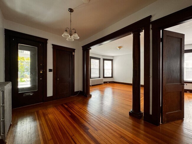 Building Photo - 126 Mansfield St