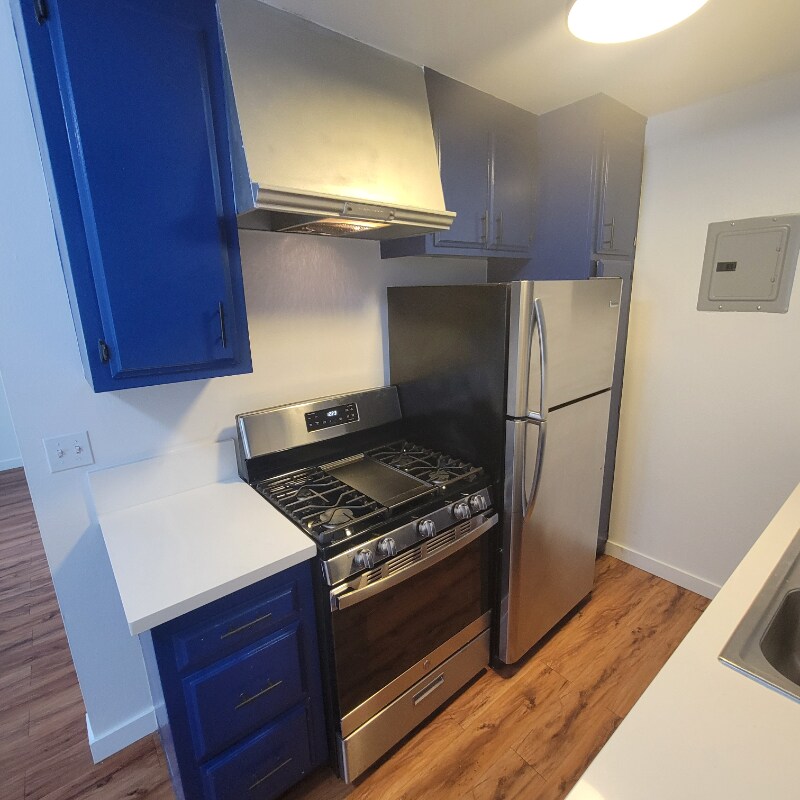 Building Photo - 125 S Ave 53