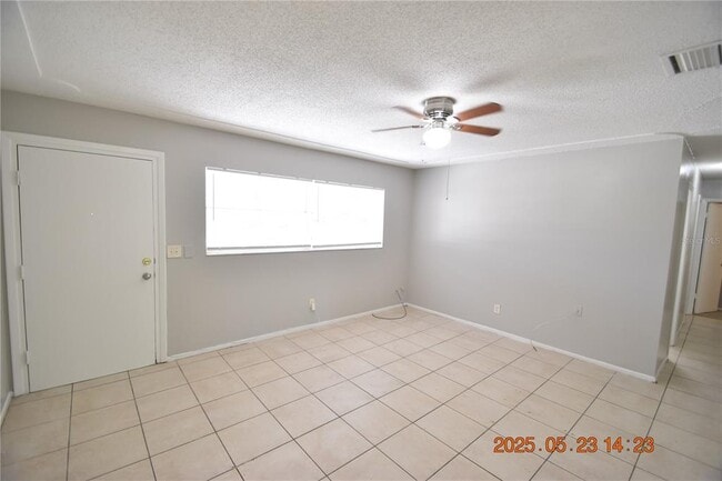 Building Photo - 4432 Tarpon Dr