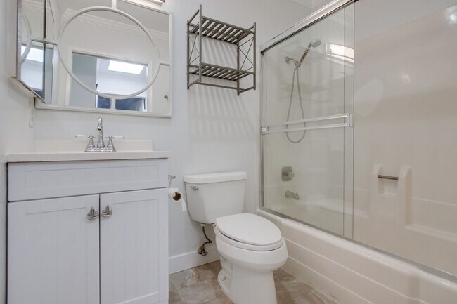 Building Photo - Spacious La Jolla Townhome in Desirable Wo...