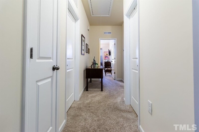 Building Photo - 922 Saratoga Dr