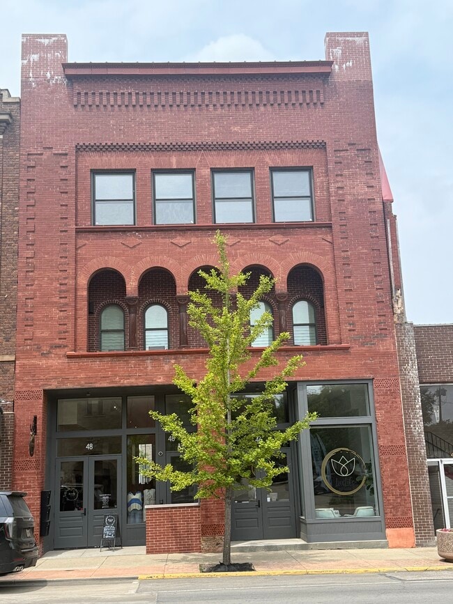 Building Photo - 40 W 4th St