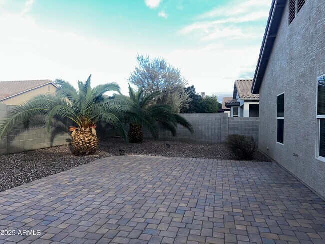 Building Photo - 1686 W Paisley Dr