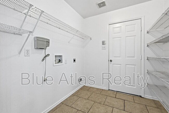 Building Photo - 2744 Frontier Ln