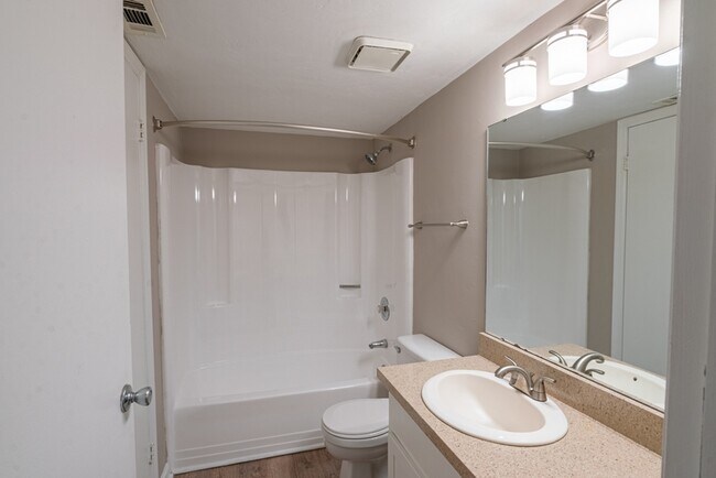 Building Photo - 3201 Tanager Ct