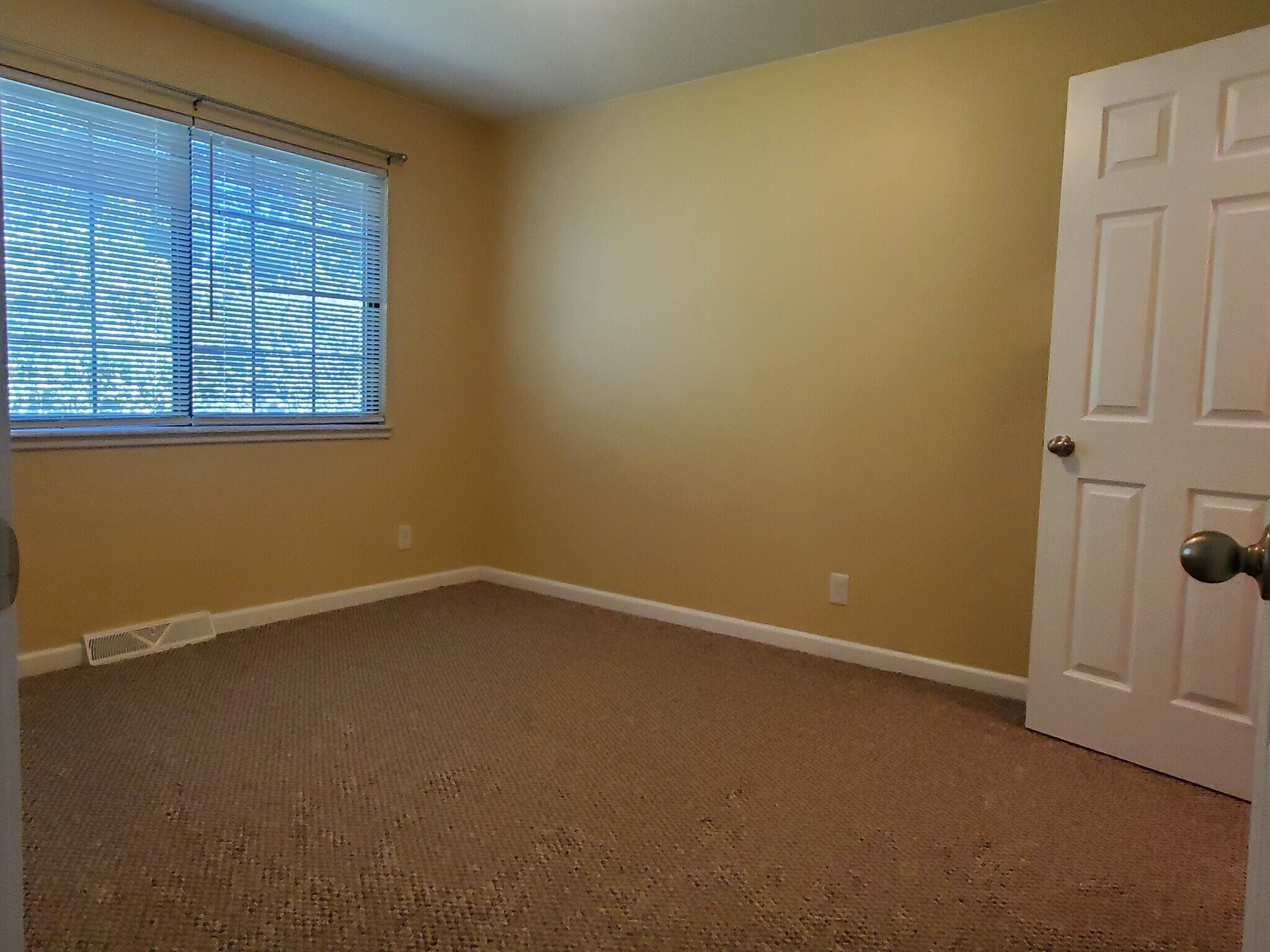 Building Photo - 5526 Humbert Rd