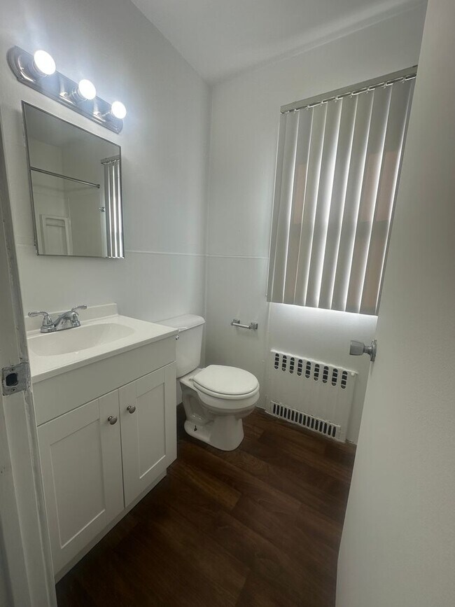 Building Photo - Beautiful Studio Apartment