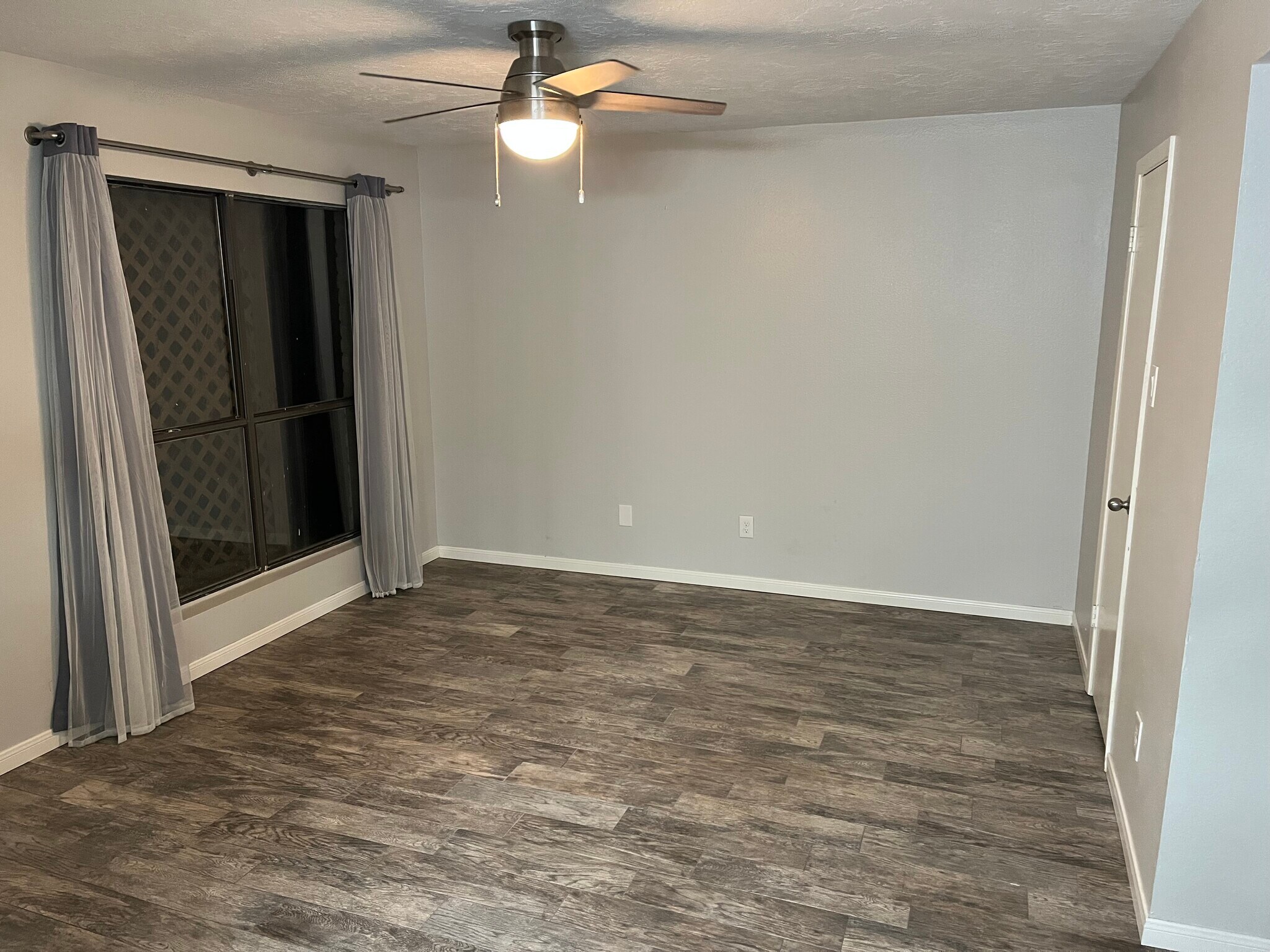 Building Photo - 1503 Wimbledon Dr