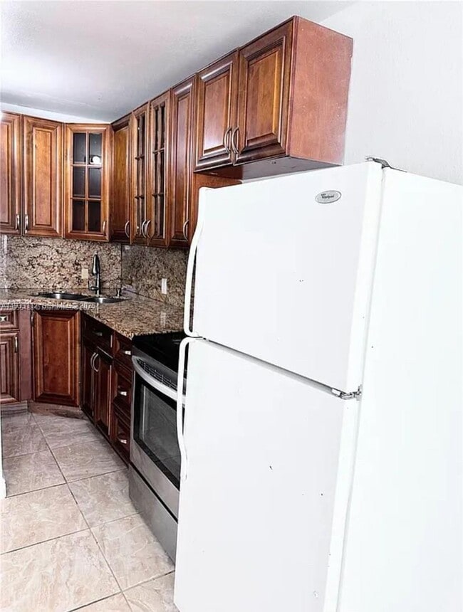 Building Photo - 4425 SW 21st St