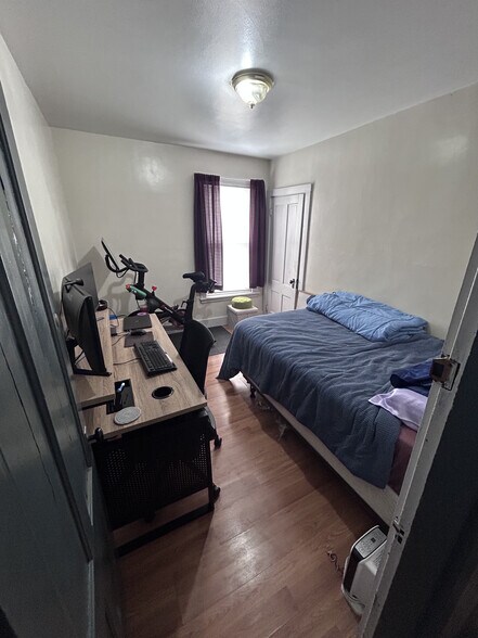 Bedroom 3 - 23 E Kidder St