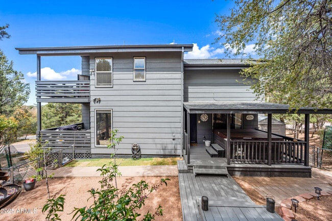 Building Photo - 1207 N Arrowhead Dr