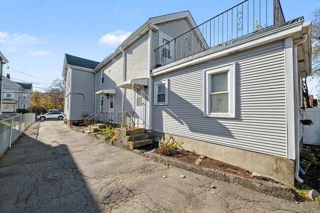 Building Photo - 46 Waverly St