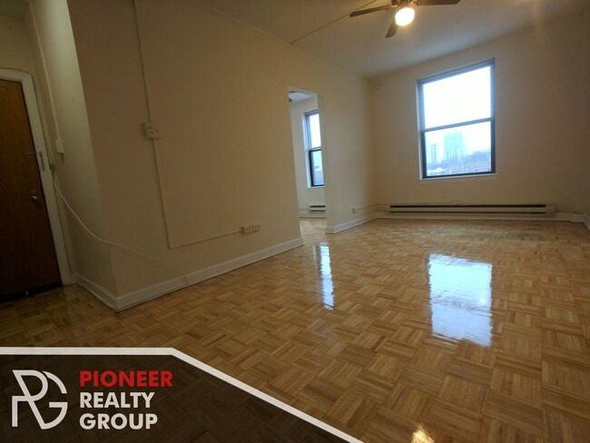 Primary Photo - 505 W Belmont Ave