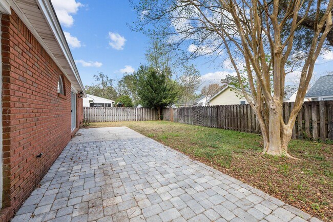 Building Photo - 1569 Meadowbrook Ct