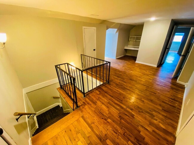 Building Photo - COMING SOON: Spacious 3 Bedroom 2 Bathroom...