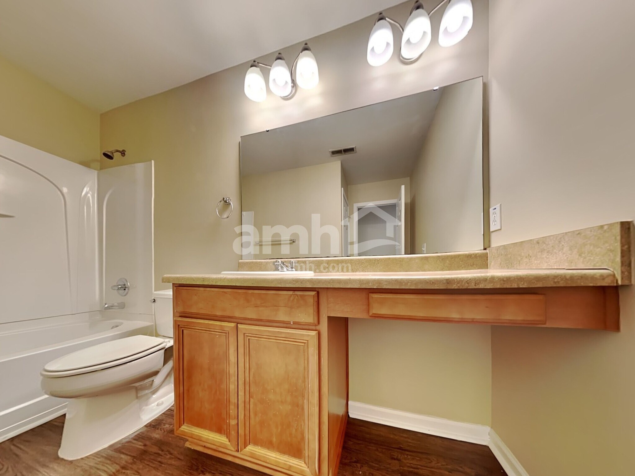 Building Photo - 8811 Shadowglen Dr