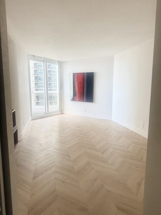 Building Photo - Luxury Waterfront Condo at The Grand – Miami's Premier Arts & Entertainment District