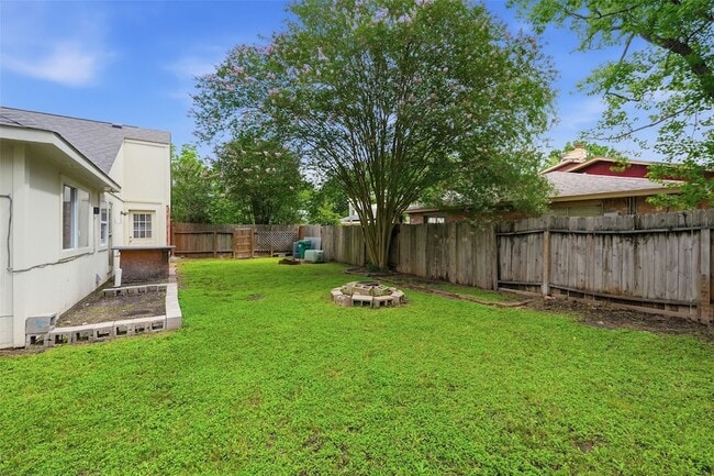 Building Photo - 13723 Smokey Trail Dr