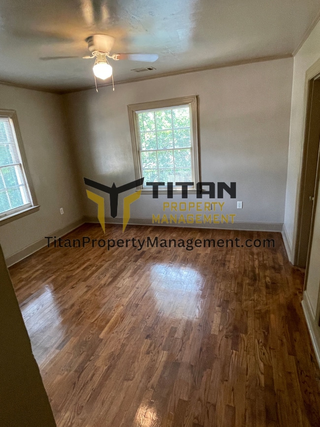 Building Photo - Charming Downtown Apartment