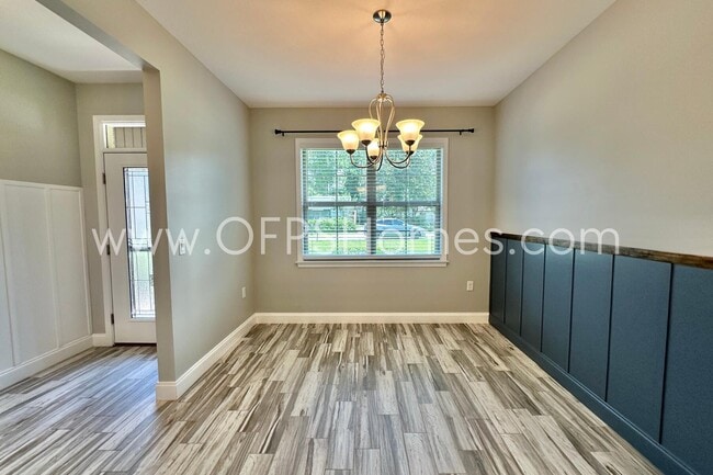 Building Photo - 216 Green Dr