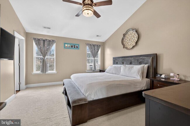 Building Photo - 806 Maury Ave