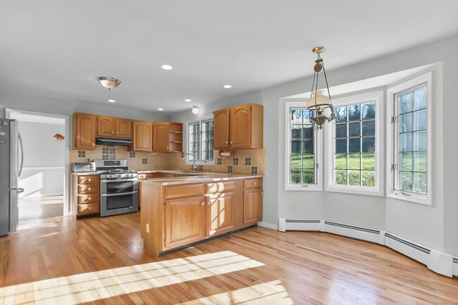 Building Photo - 25 Pequot Ave