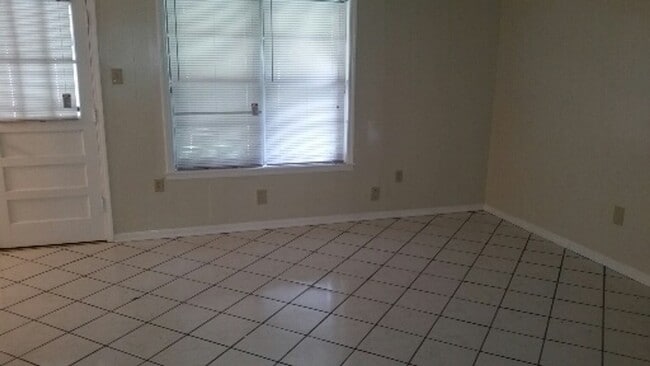 Building Photo - 4325 Bayberry Dr