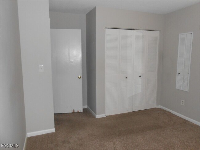 Building Photo - 241 Thistle Ct