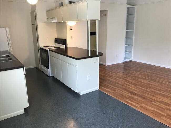 Building Photo - 801 W Lynn St