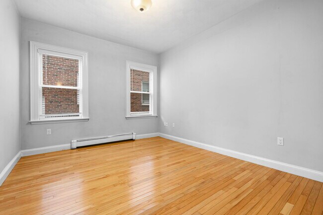 Building Photo - 1433 Cambridge St